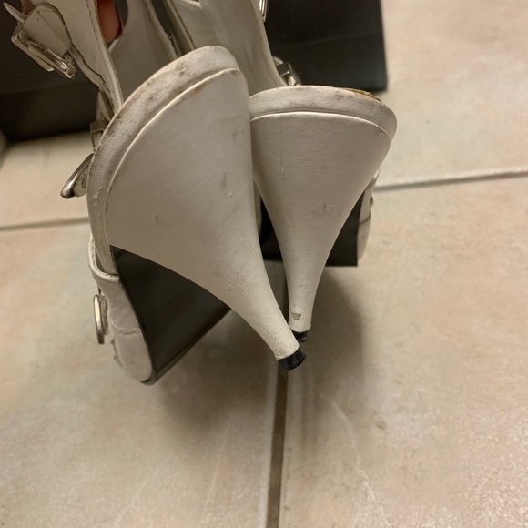 Adorable White Western Cut Out Booties - Picture 6 of 7